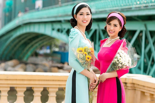 mau-ao-dai-co-vuong-tay-phong-20