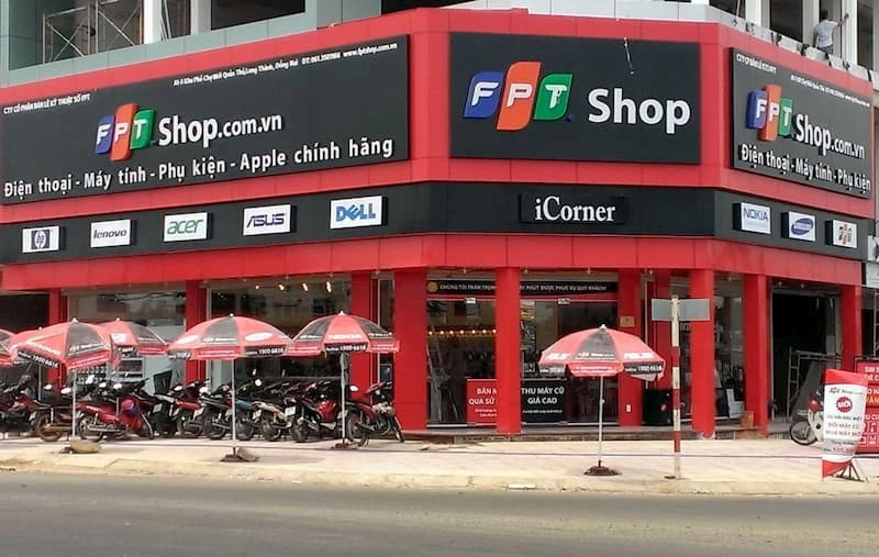 mua-điện thoại-từ-fpt-shop-hay-thegioididong-1